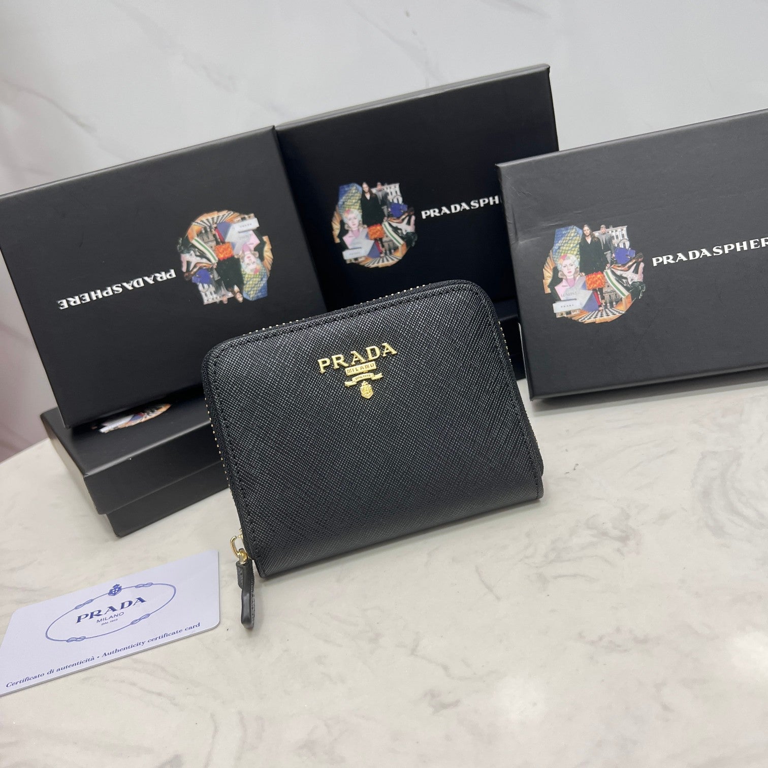 PRADA【プラダ】女性に人気のミニコインパース エレガントな印象 今だけ特価