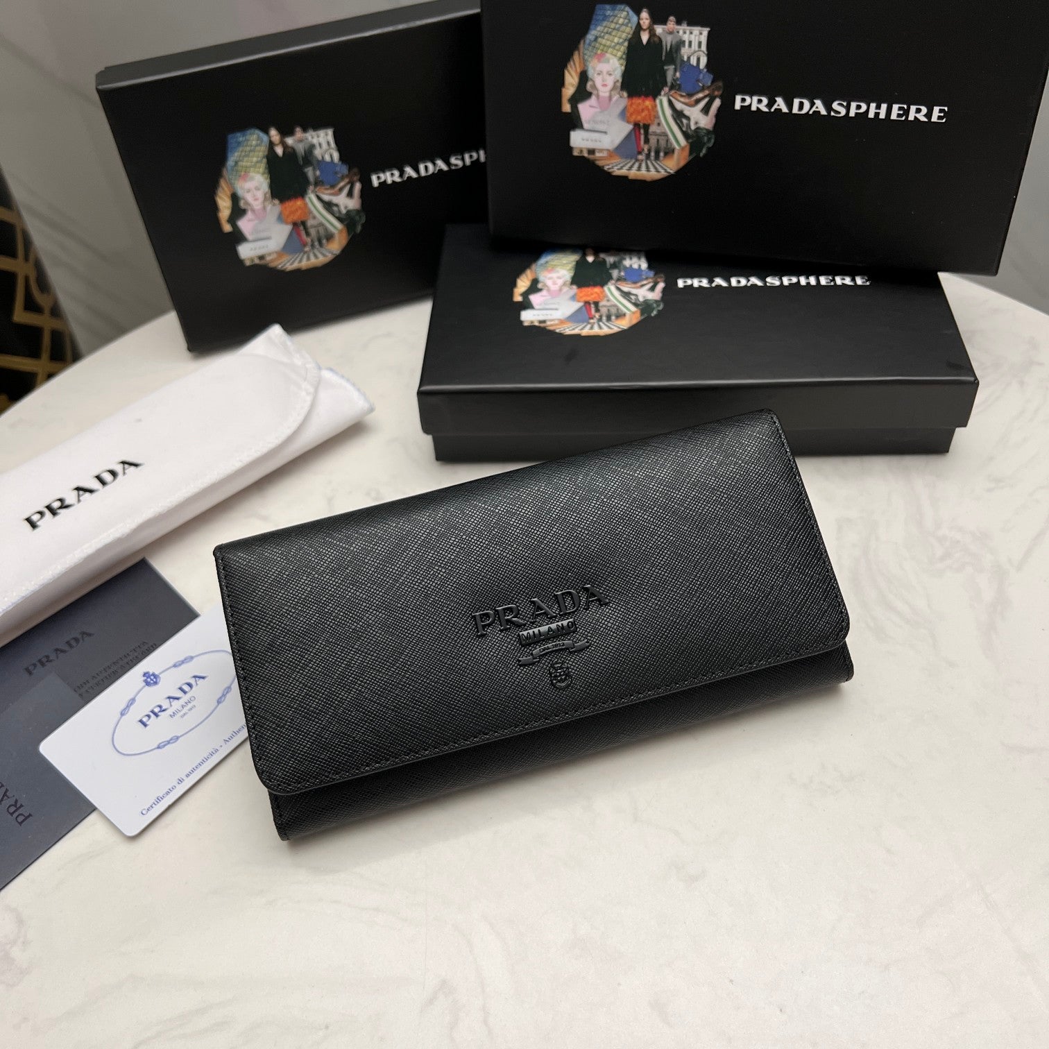 PRADA【プラダ】美しさと機能性を兼ね備えたフラップ长財布 今季注目