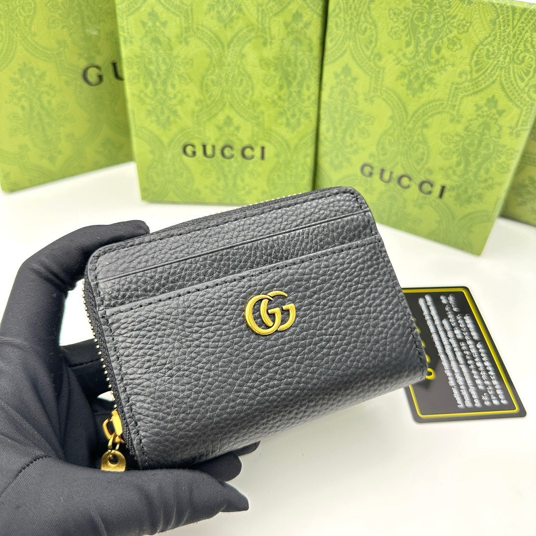 GUCCI【グッチ】 ミニマリストに最適！シンプルで上品な短財布