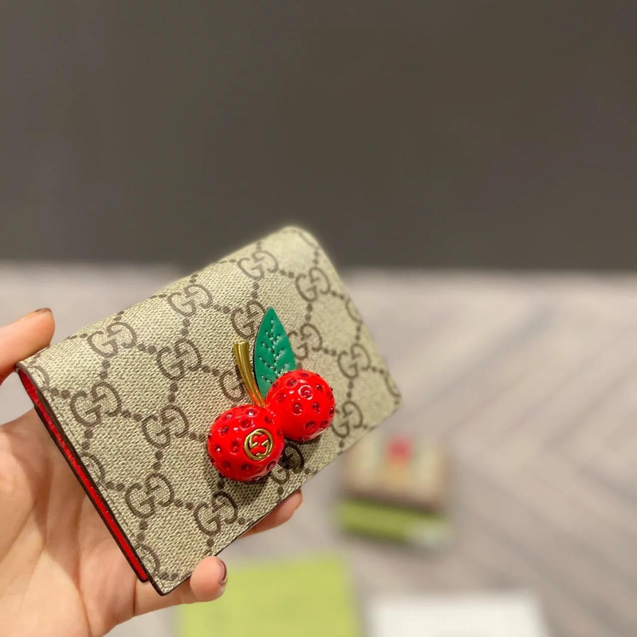 GUCCI【グッチ】 使いやすいミニ財布 上質レザー 今だけ特価