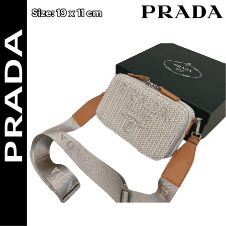 PRADA【プラダ】ラフィア素材の新作バッグ 高級感あふれるカラー展開